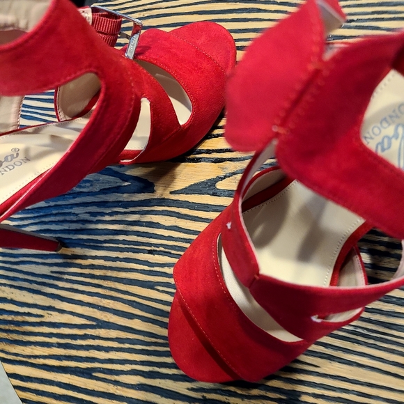 DL Shiloh Red Suede Heels - Picture 11 of 12